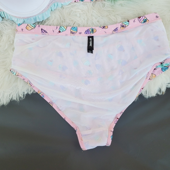 Swimsuit - Picture 3 of 4